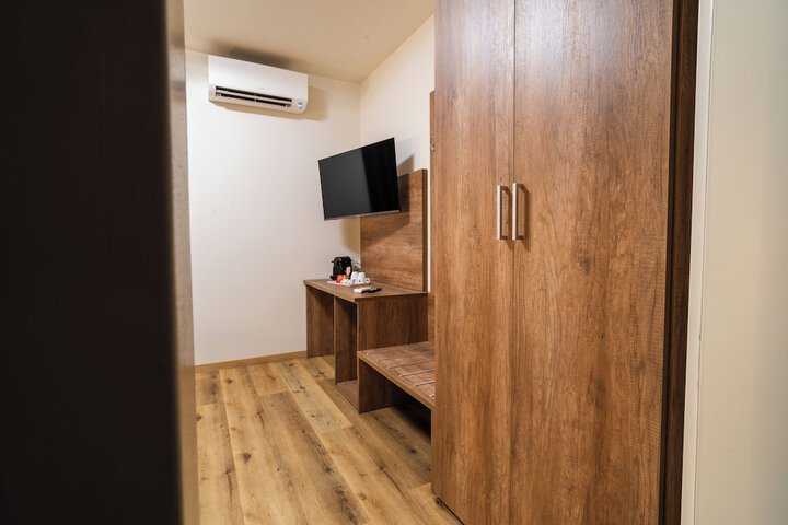 Room 7 of 25