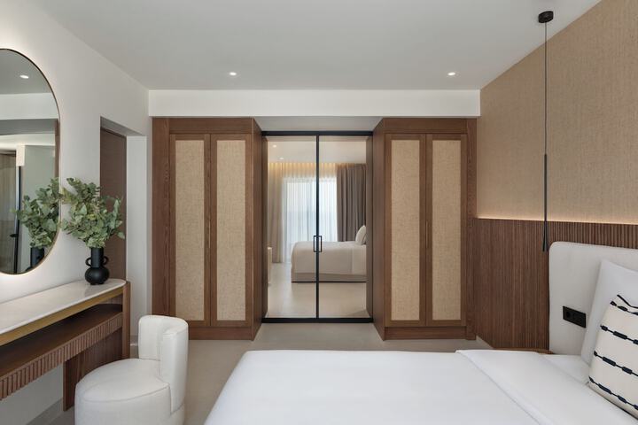 Room 18 of 90