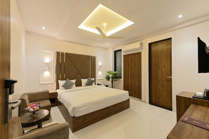 Room 2 of 25