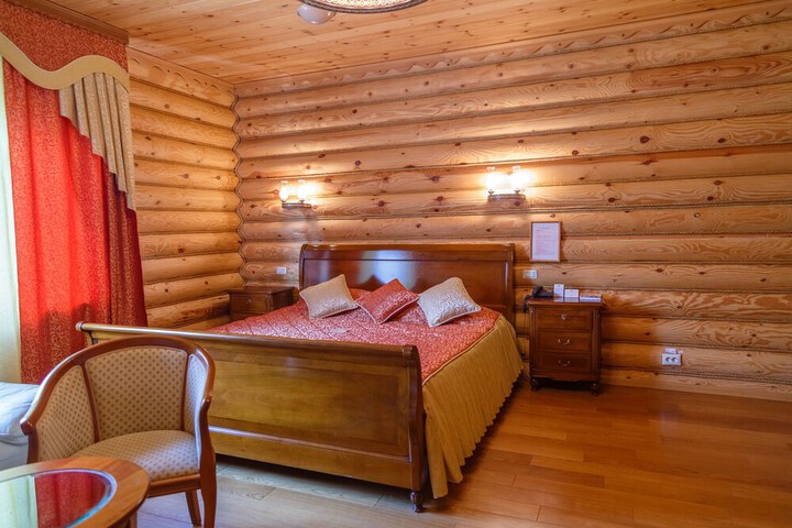Room 8 of 69