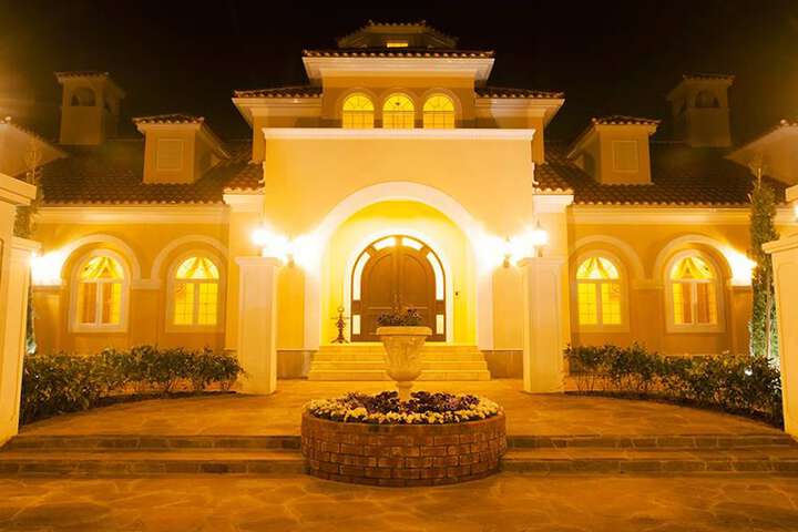 Exterior of Sunhills Hotel