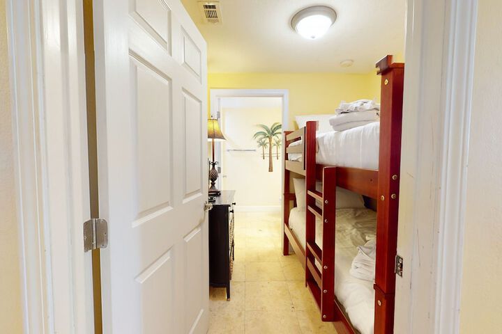 Room 11 of 163