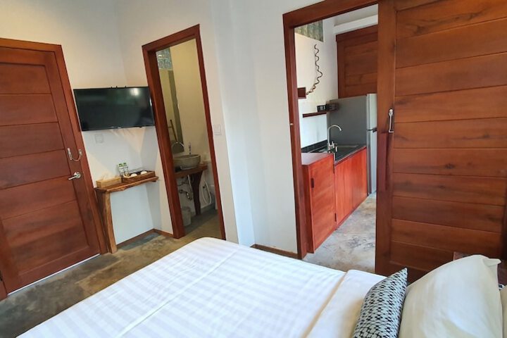 Room 14 of 83