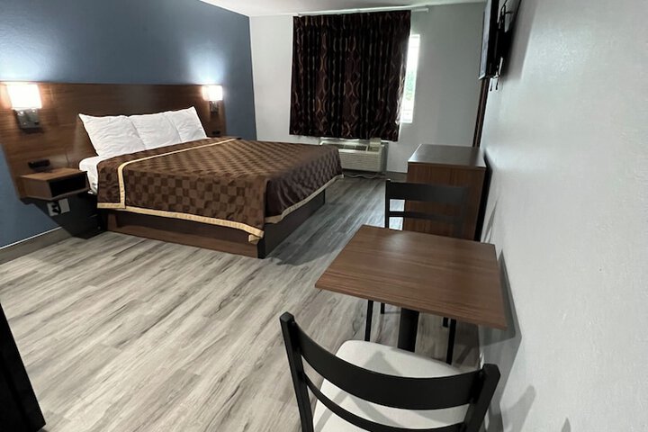 Room 5 of 14