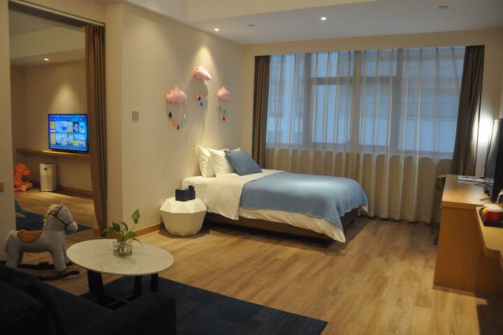 Room 28 of 73