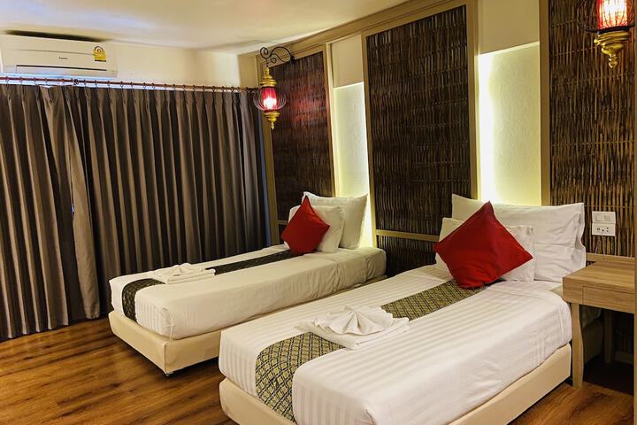 Room 38 of 143