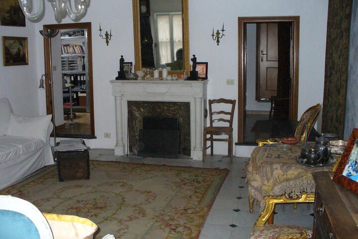 Room 11 of 32