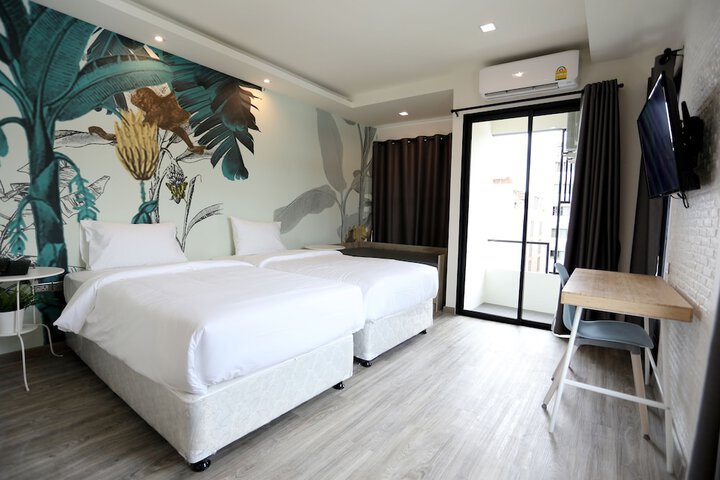 Room 6 of 112