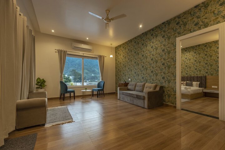 Room 4 of 20