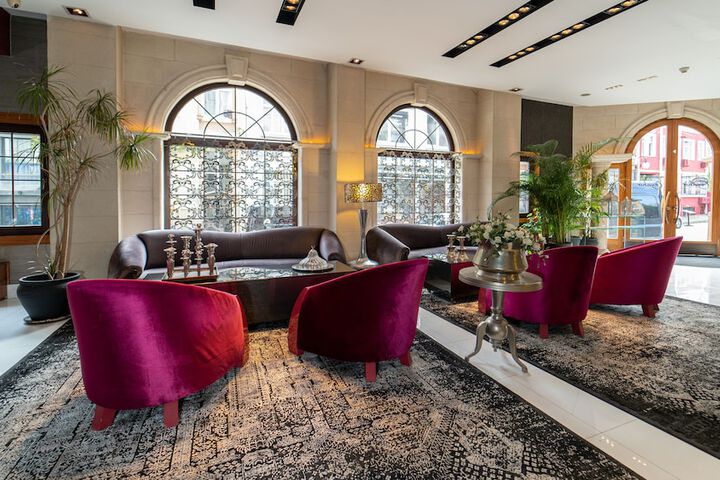 Entrance & Lobby