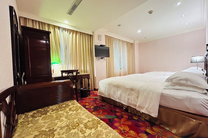 Room 43 of 216