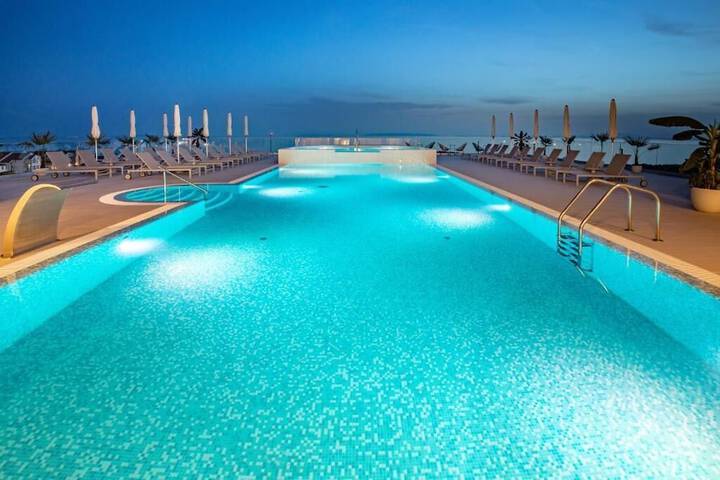 Pool 70 of 110