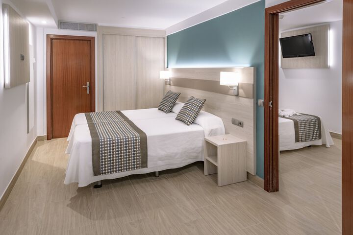 Room 9 of 38