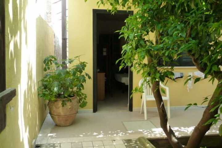 Room 25 of 100