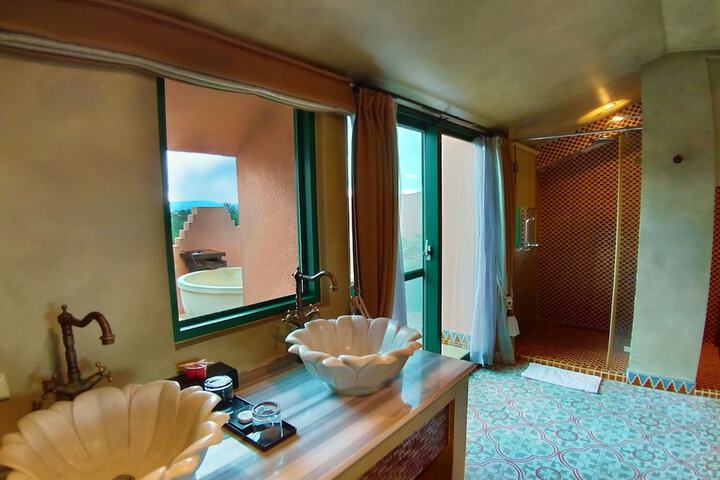 Room 106 of 150