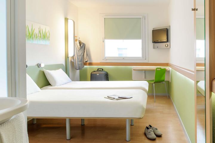 Room 4 of 50