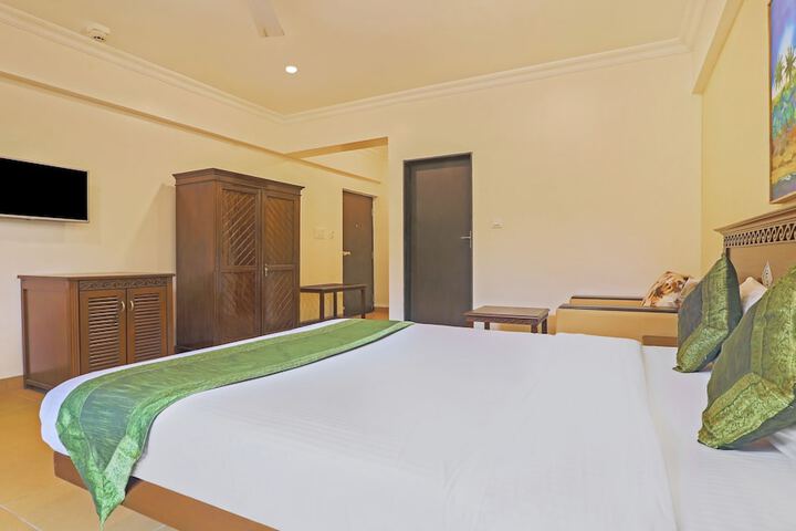 Room 11 of 32
