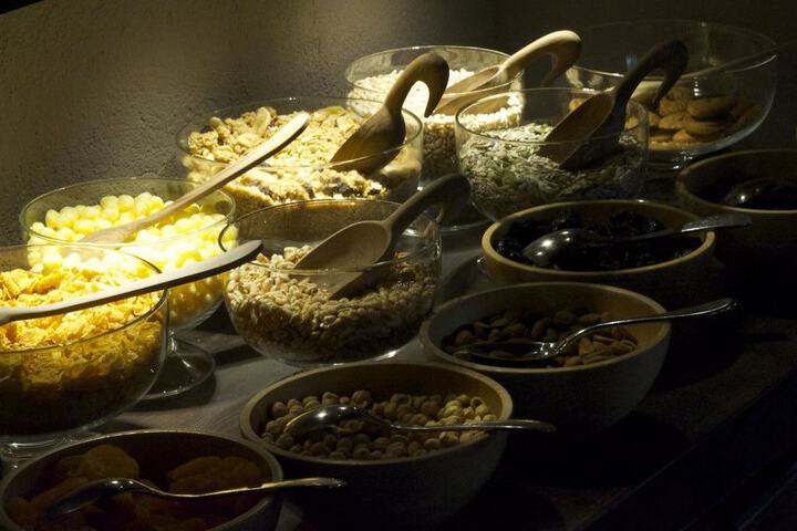 Dining 76 of 98