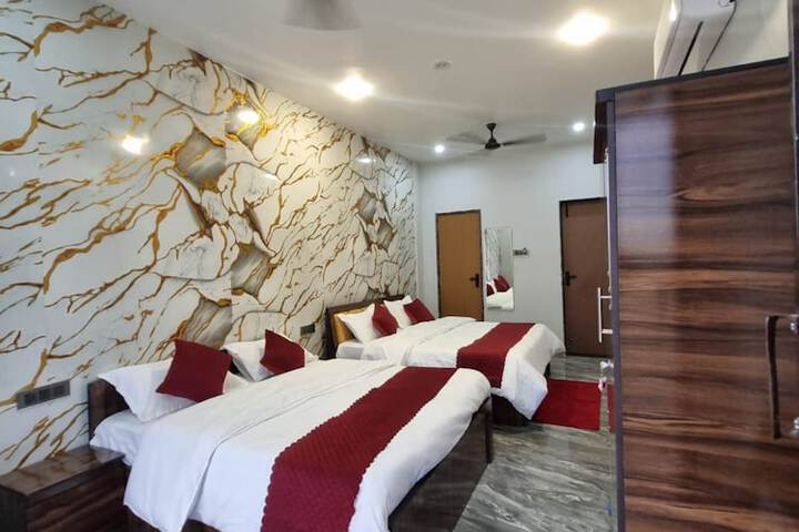 Room 9 of 15