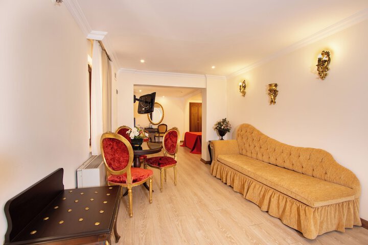 Room 20 of 74