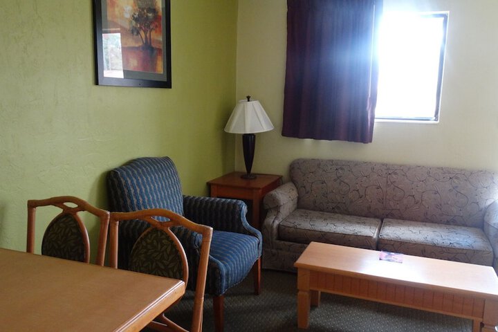Room 17 of 28