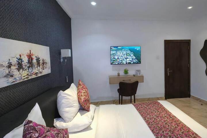 Room 14 of 37