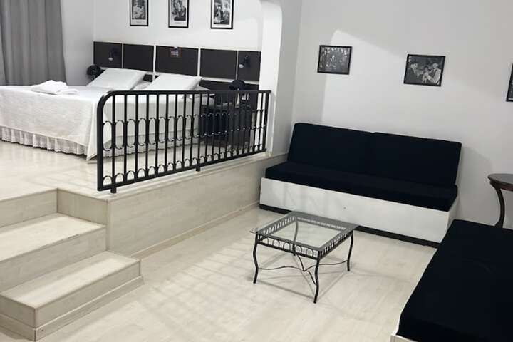 Room 13 of 42
