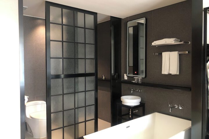 Room 30 of 47