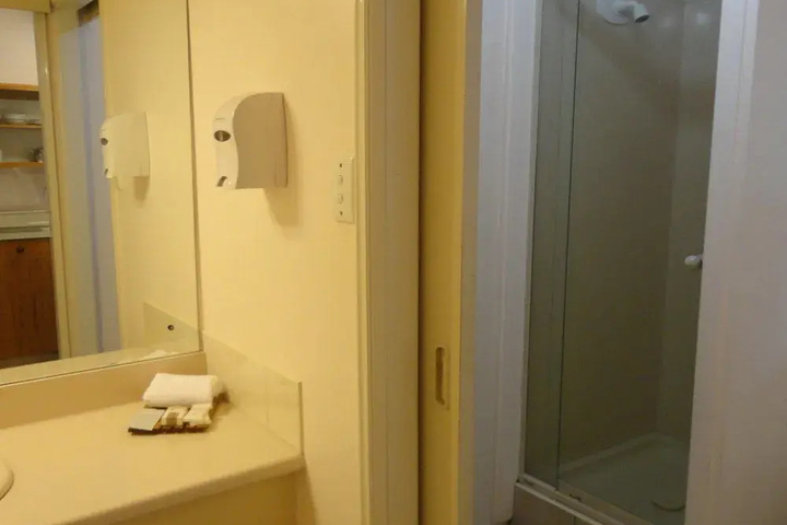Room 8 of 19