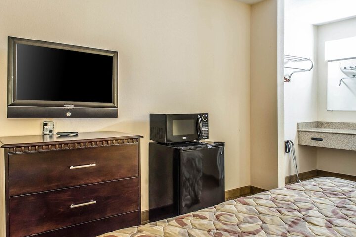 2 Double Beds (14 of 15)