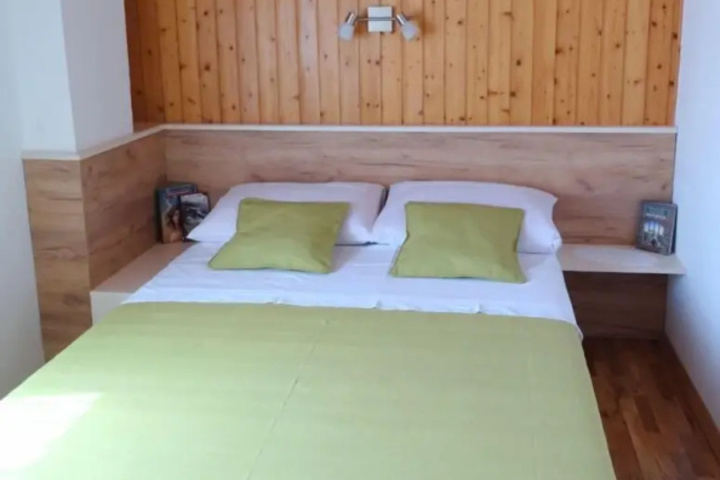 Room 3 of 10