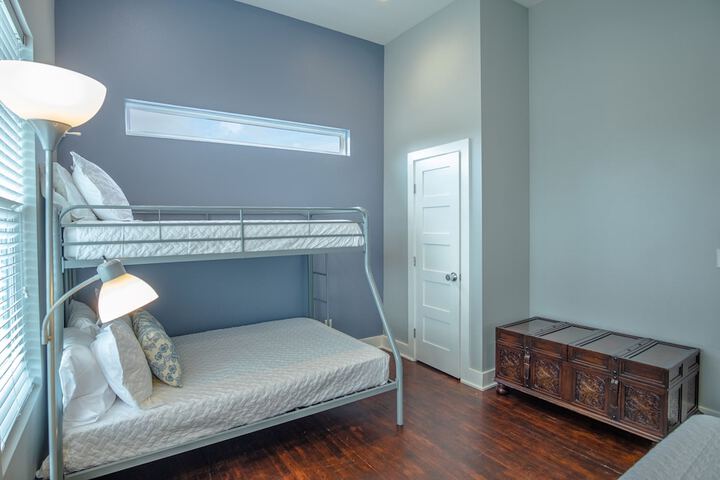 Room 8 of 42