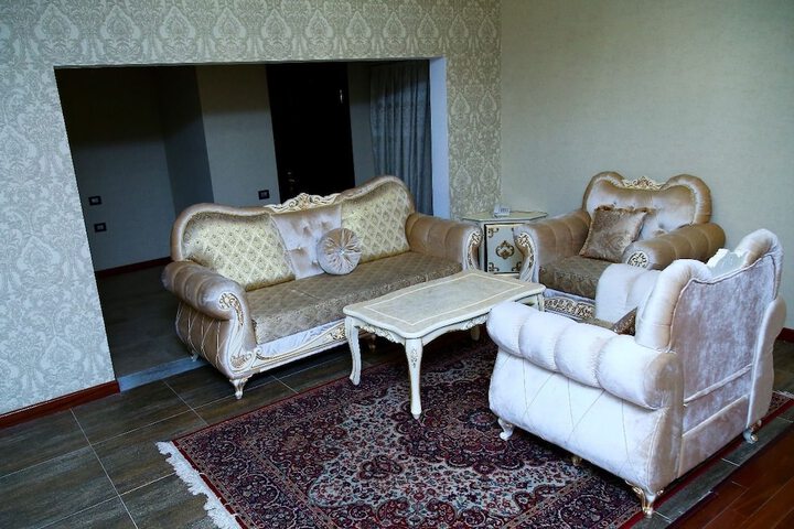 Room 16 of 38