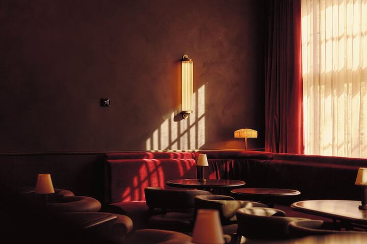 Lounge 58 of 75