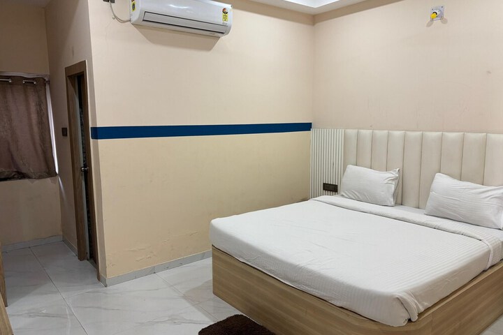 Room 5 of 14