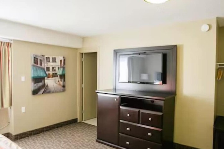 Room 12 of 25