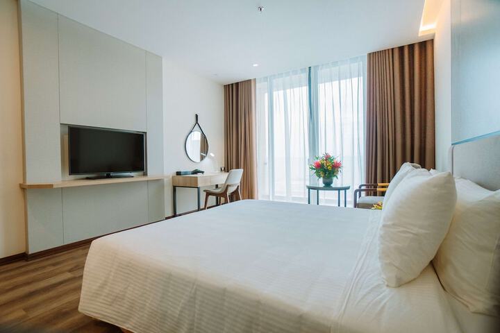 Room 10 of 28
