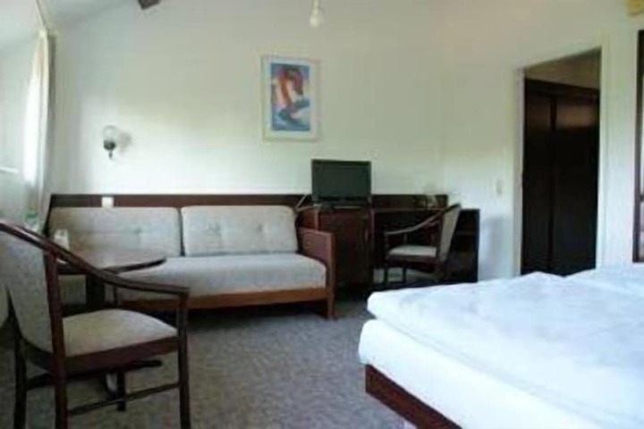 Room 5 of 14