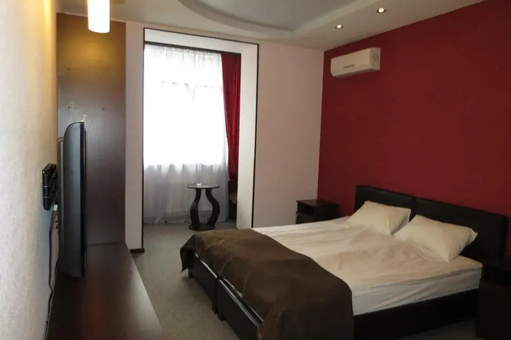 Room 9 of 29