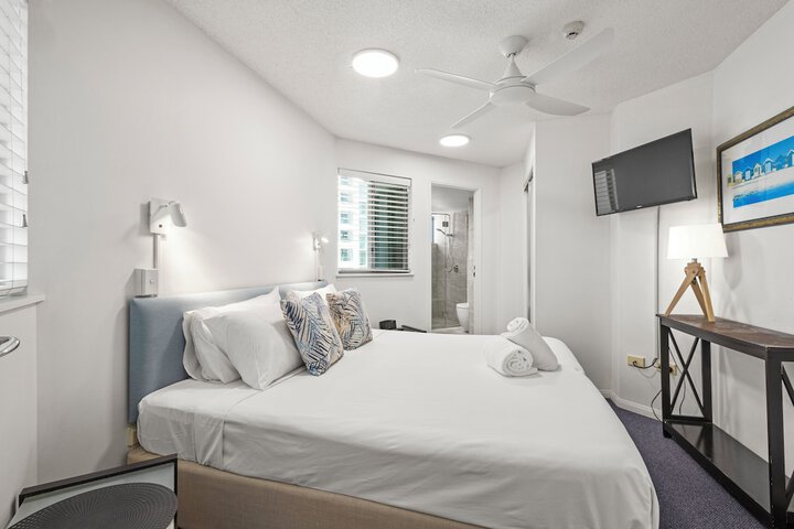 Room 16 of 104
