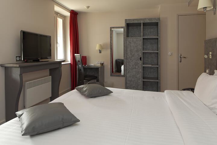 Room 5 of 63