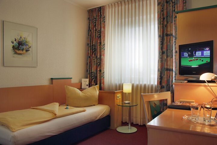 Room 16 of 30