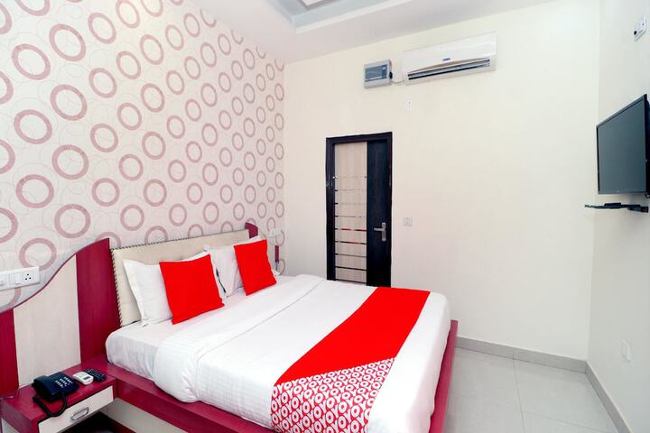 Room 6 of 25