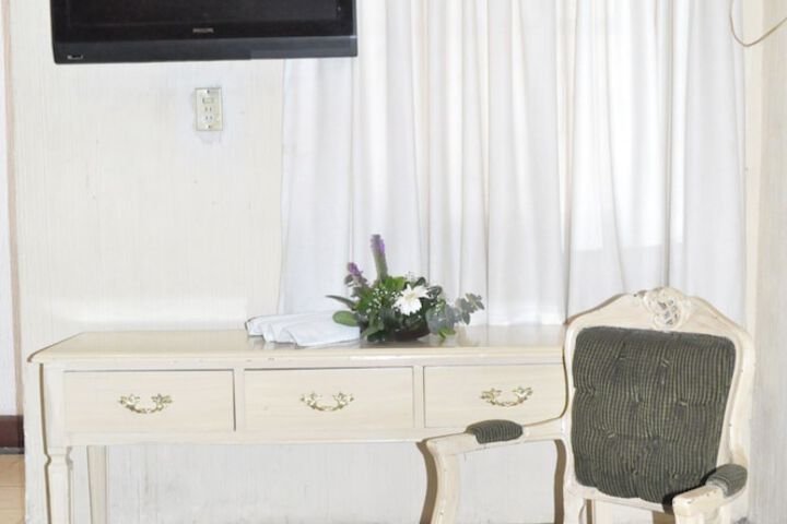 Room 6 of 24