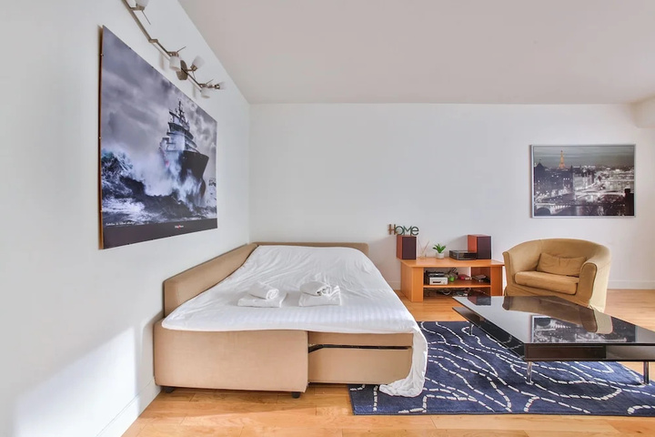 Room 6 of 12