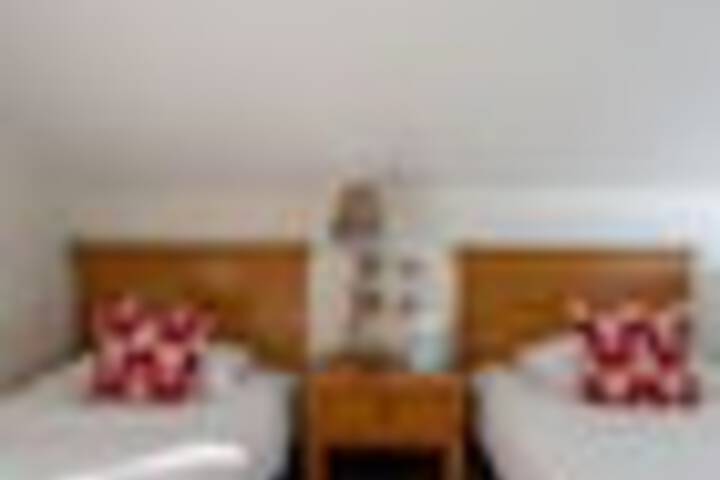 Room 122 of 984