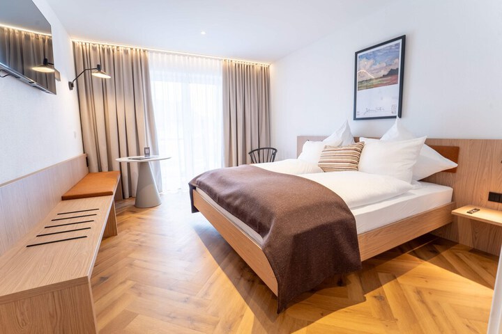 Room 4 of 19