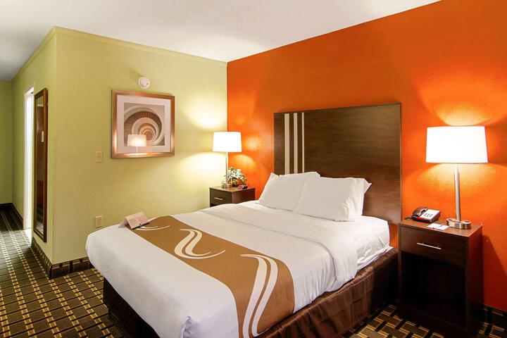 2 Queen Beds (10 of 10)