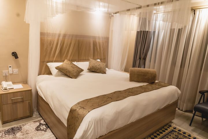 Room 10 of 67