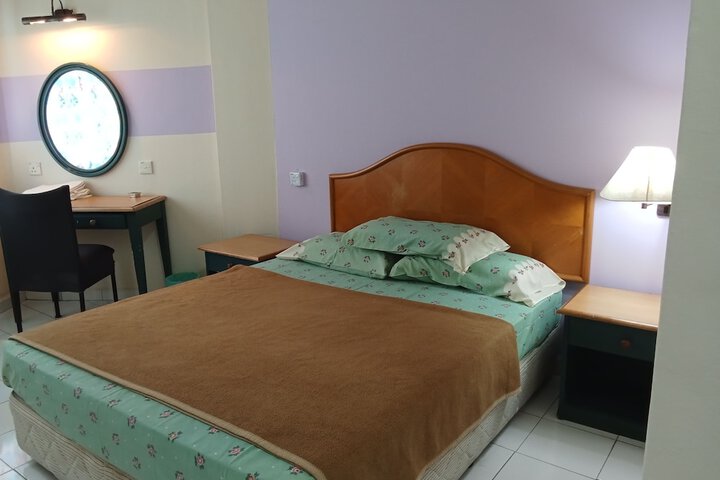 Room 8 of 86
